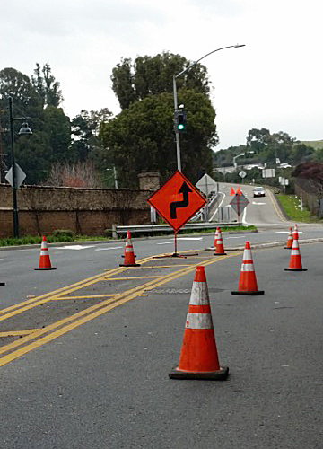 Construction zone traffic control systems with cones and directional signage